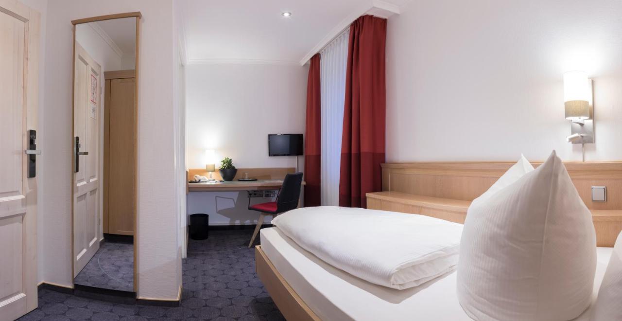 Hotel Weisses Ross Elsterwerda Zewnętrze zdjęcie